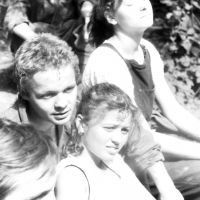 На стройке - Альбертыч и ребята на лавочке...