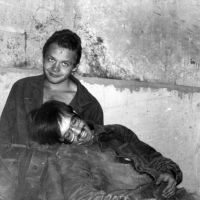 Комикс 2, Сцена 3 - Романтические призывы  прерывают сон строителей...